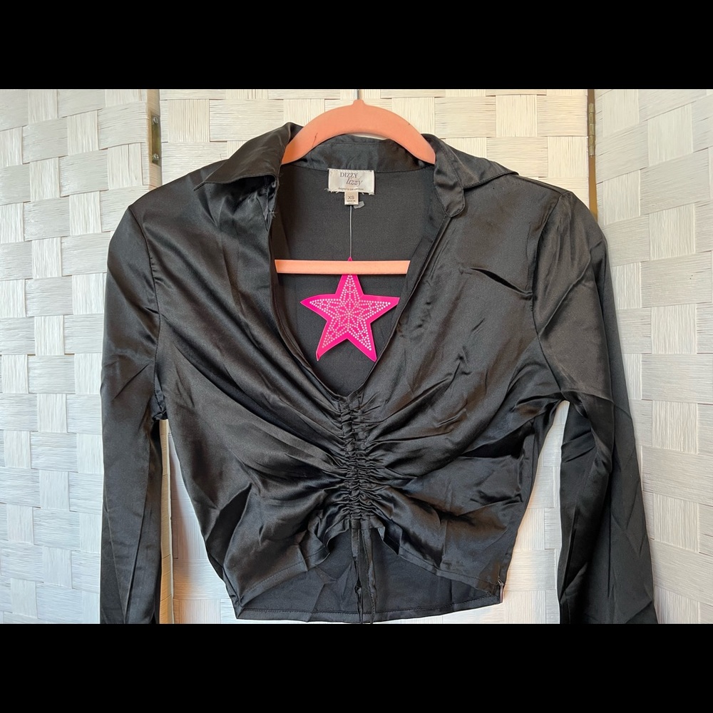 NWT Black Long Sleeve Top with adjustable scrunch!